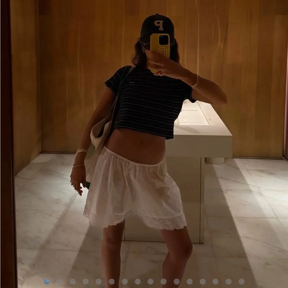 White Eyelet Trim Short - Picture 4 of 7